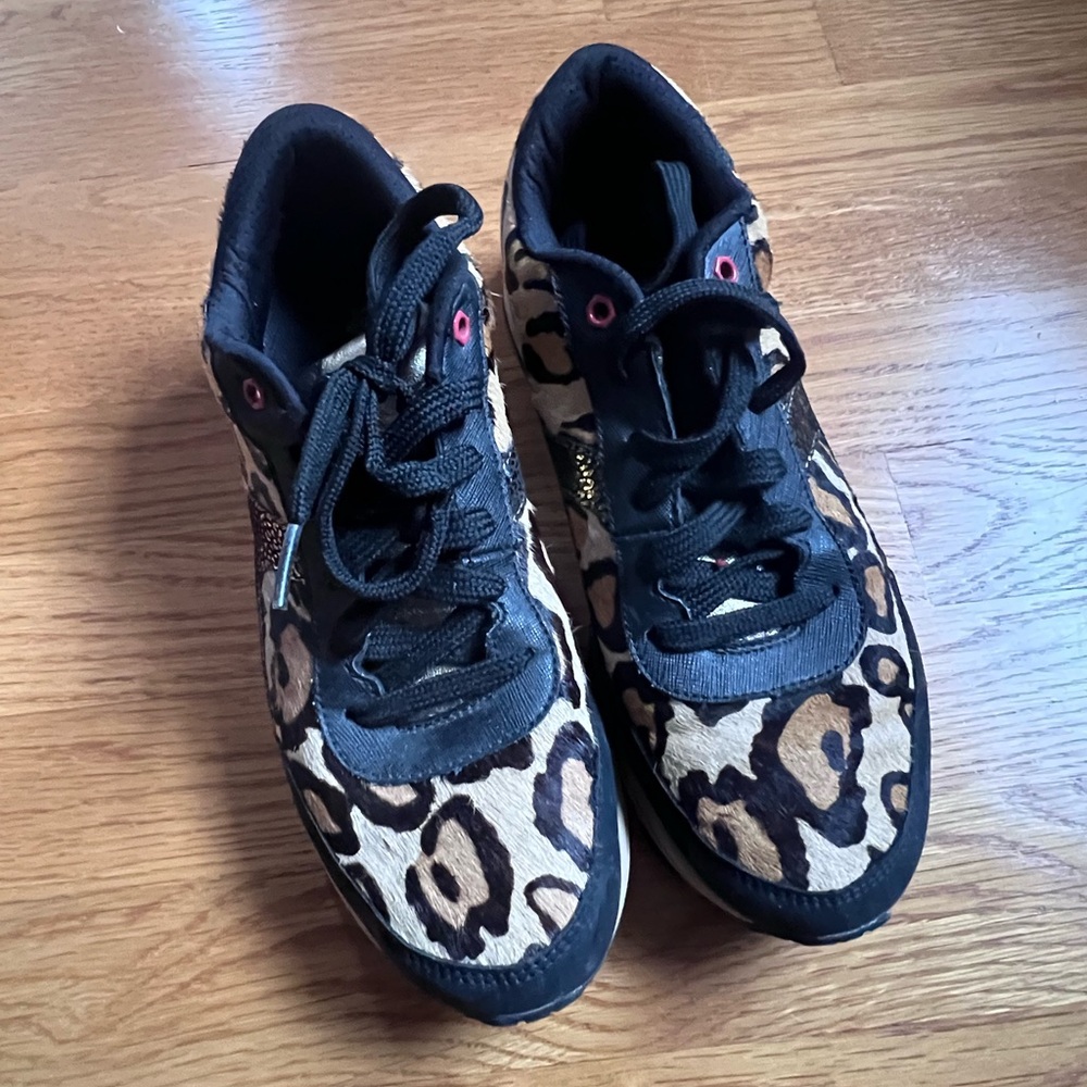Sam Edelman women’s leopard fur sneakers size 7.